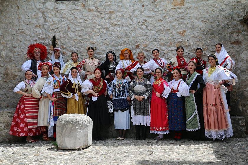 Revija tradicijske odjece sl.1