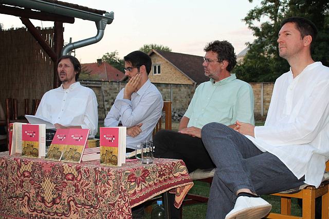 Neskladni divani sl.1