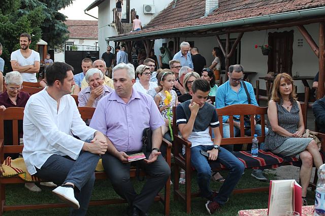 Neskladni divani sl.2