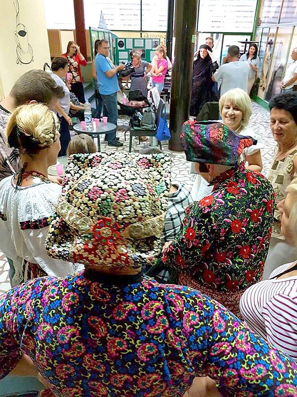 zensko tradicijsko cesljanje sl.1