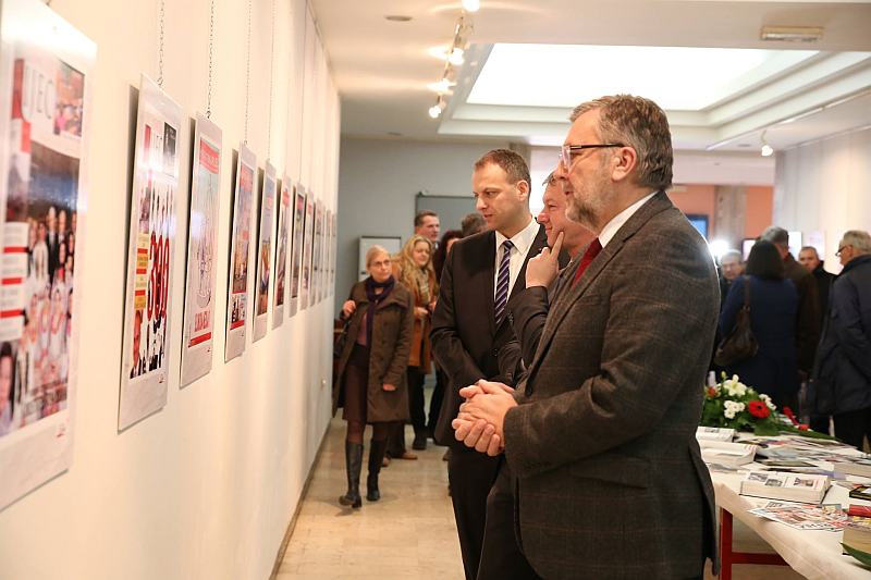 15 godina Hrvatske rijeci sl.1