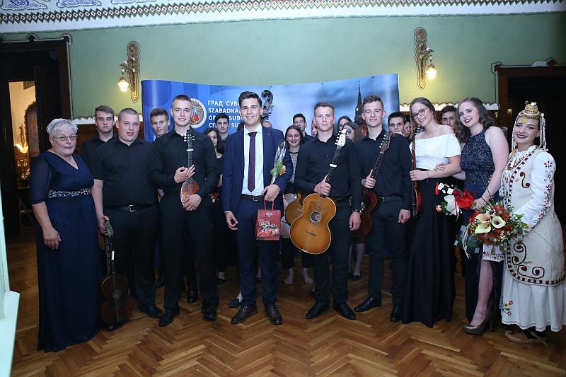 vecer sa solistima sl.1