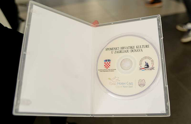 Hrvatski spomenici u zagrljaju Dunava