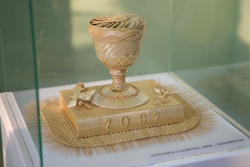 izložba s božjom pomoću