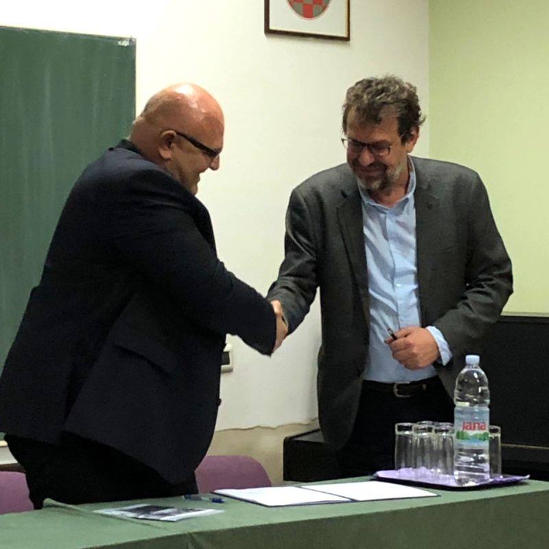 potpisivanje sporazuma rukovanje 1