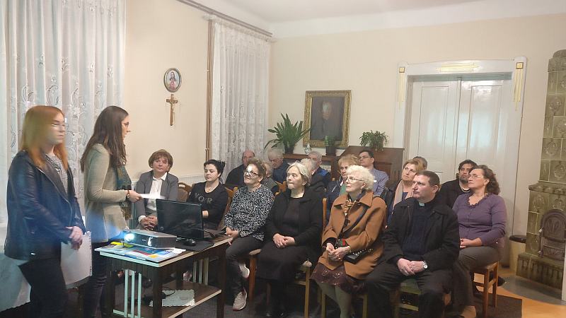 Hrtkovci studentice i publika