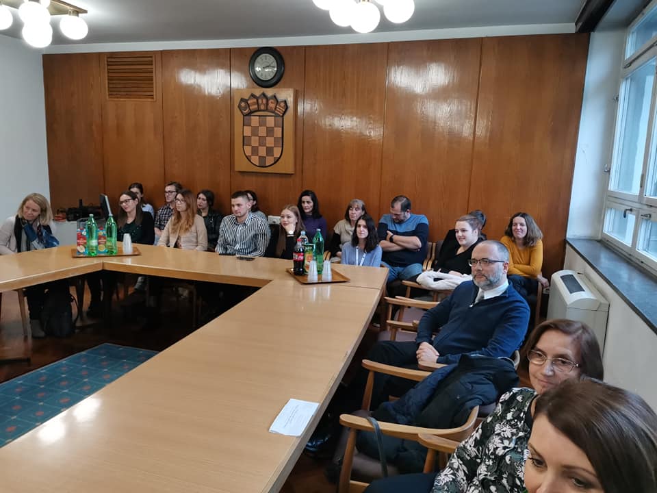 c Zagreb predstavljena monografija o Sokcima publika desno